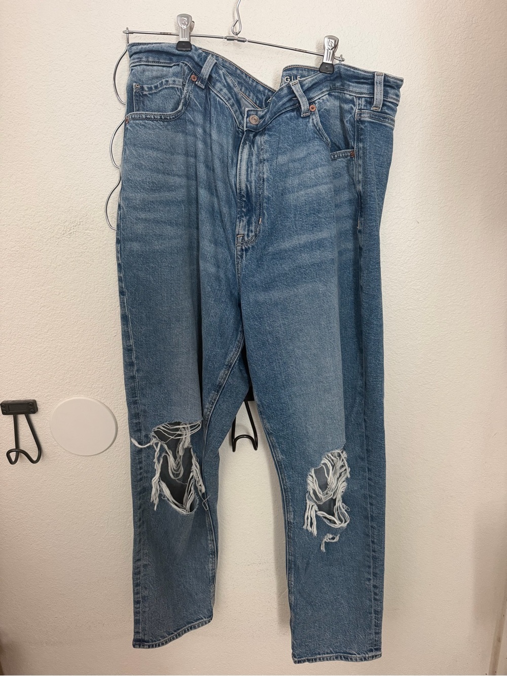 American Eagle Outfitters Women’s Blue Straight Jeans with Knee Rips
